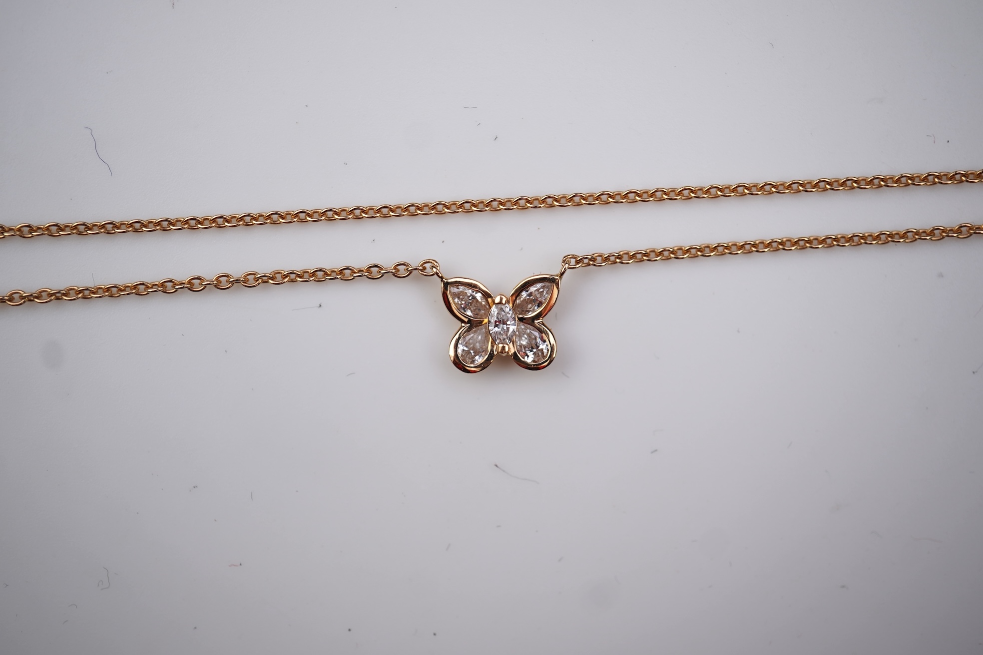 A gold and diamond pendant necklace